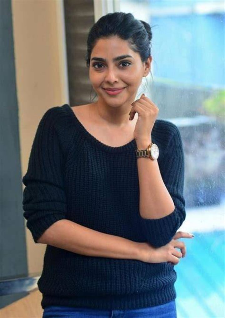 Aishwarya Lekshmi Bra Size, Age, Weight, Height, Measurements