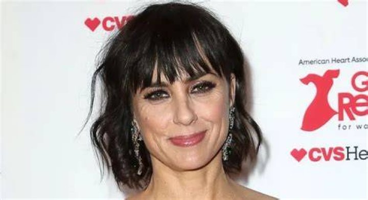 Constance Zimmer Bra Size, Age, Weight, Height, Measurements