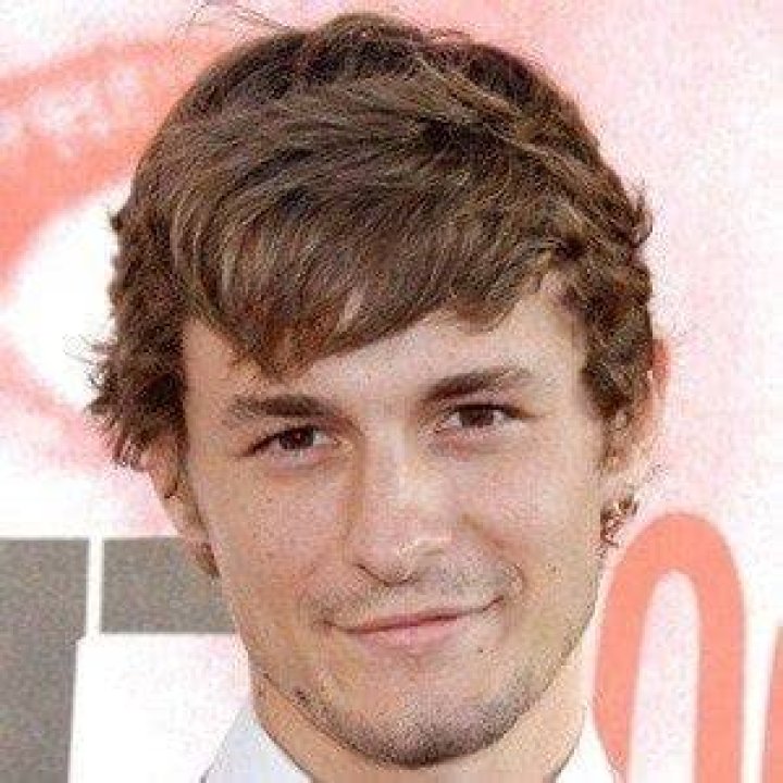 Giles Matthey Net Worth
