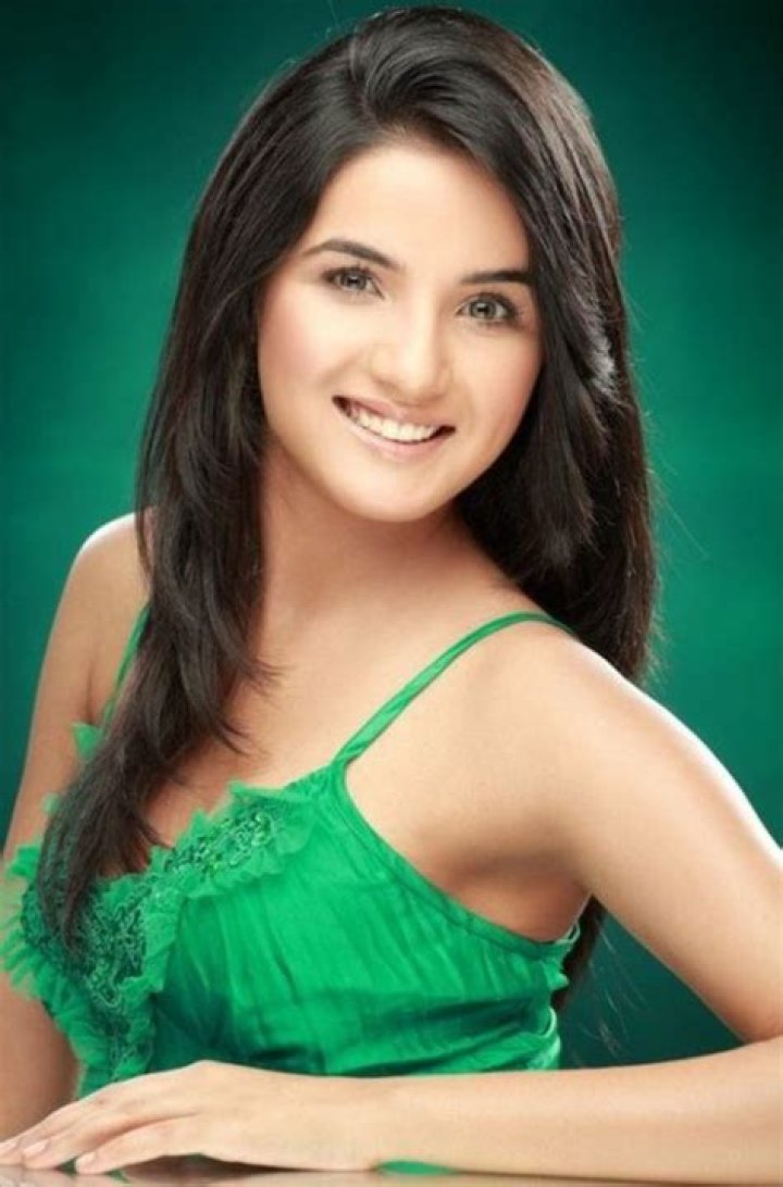 Jasmin Bhasin Bra Size, Age, Weight, Height, Measurements