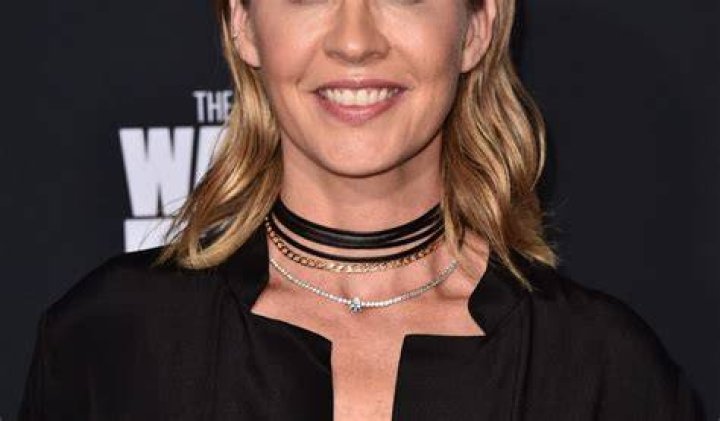 Jenna Elfman Net Worth