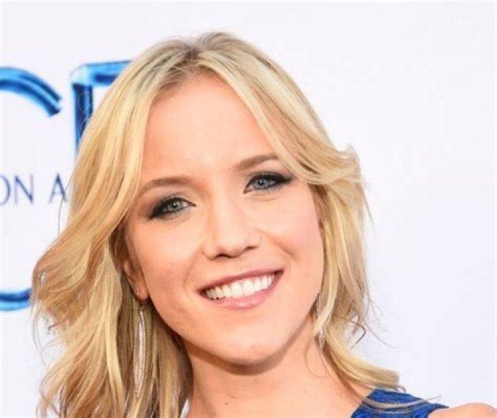 Jessy Schram Net Worth
