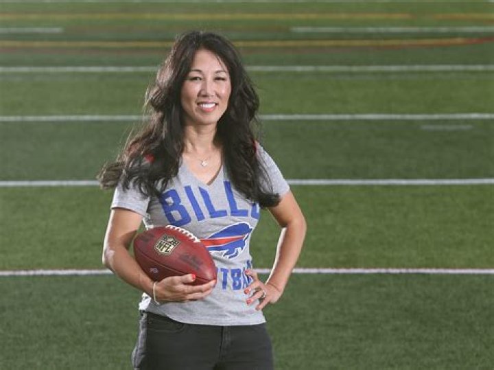 Kim Pegula parents: Marilyn Kerr, Ralph Kerr 1 Kim Pegula
