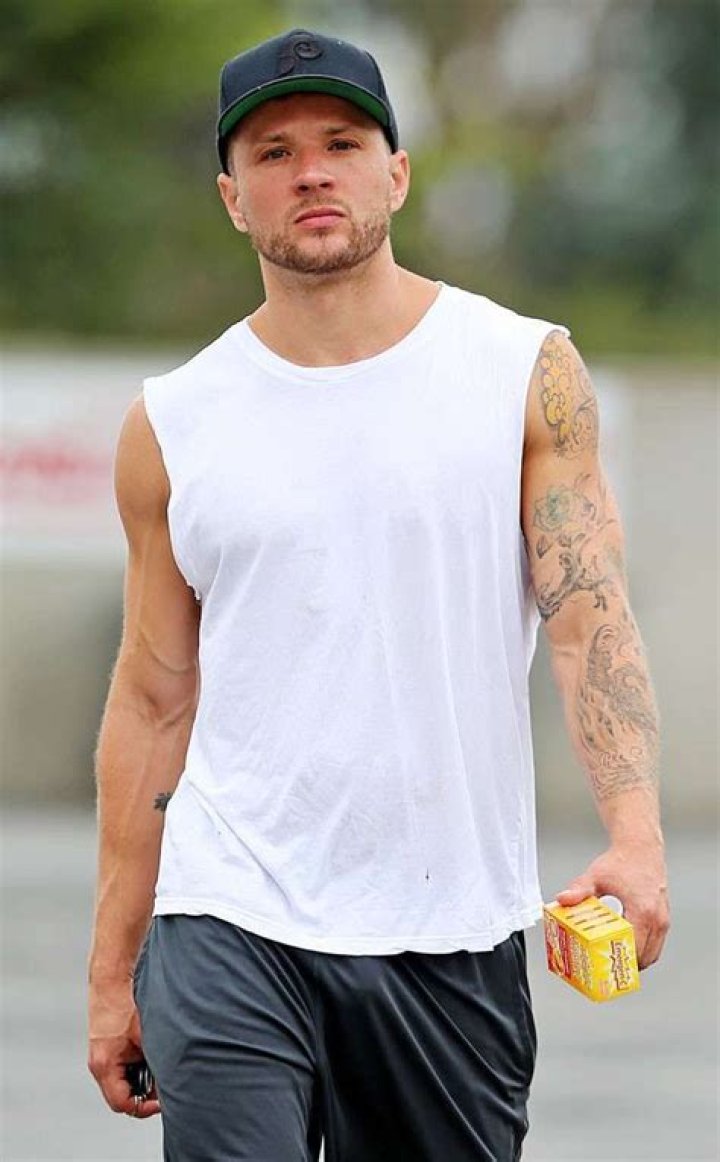 Ryan Phillippe Age, Weight, Height, Measurements