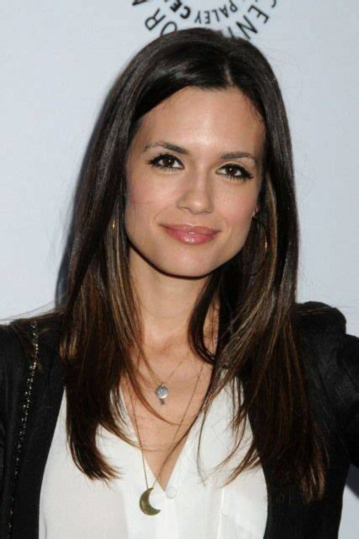 Torrey DeVitto Bra Size, Age, Weight, Height, Measurements